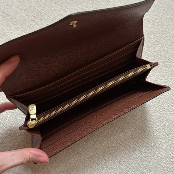 Louis Vuitton Sarah Wallet - Picture 9 of 10